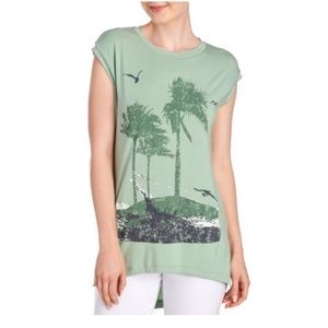 Halcyon Beach Scene High/Low Tee Size L